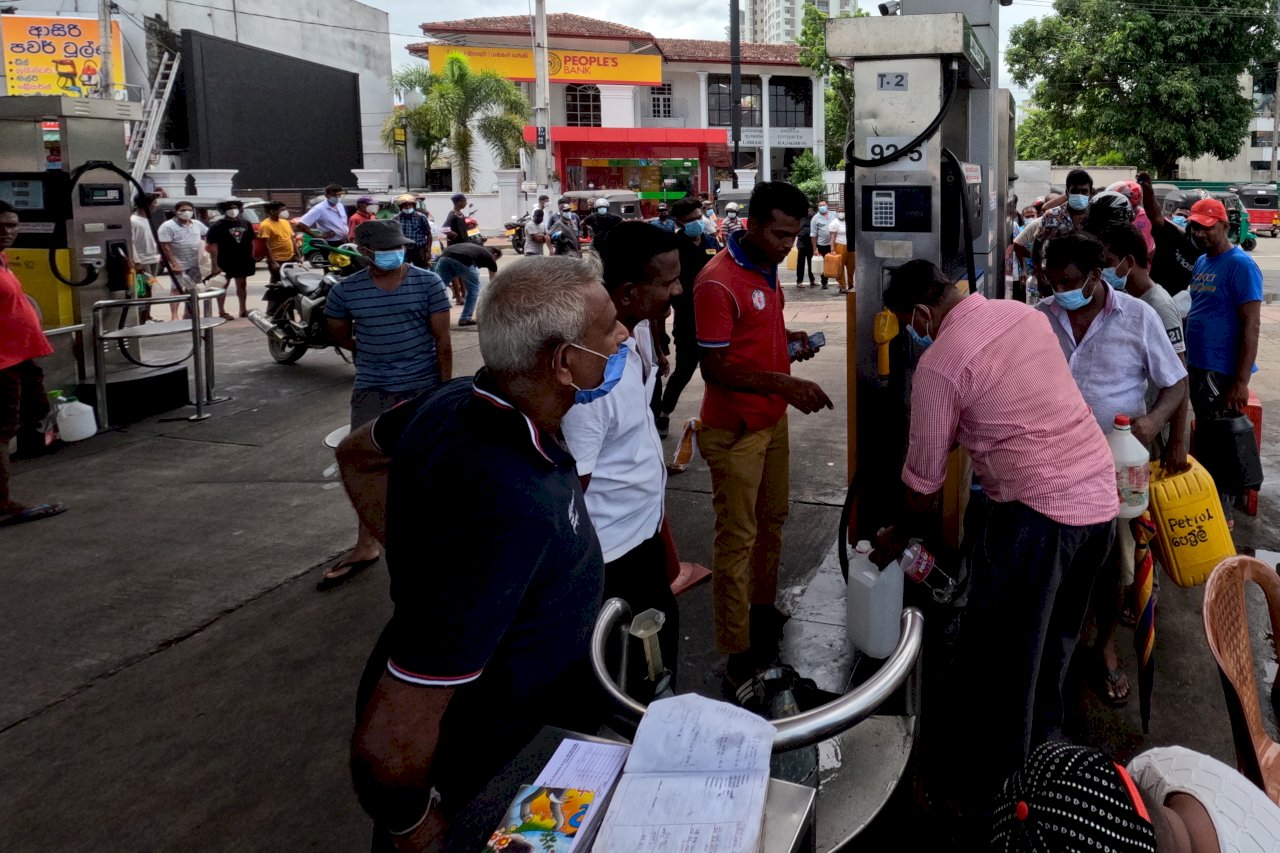 斯里蘭卡缺油 總理：恐被迫增加採購俄羅斯石油