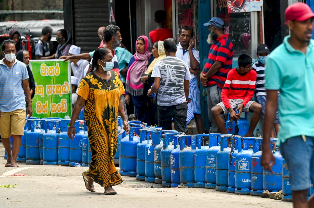 斯里蘭卡政經危機難解 倒債破產命運交給IMF