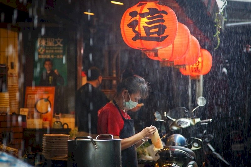 cover of episode 【蔡明芳時間】中國經濟下行壓力下的世界經濟轉變