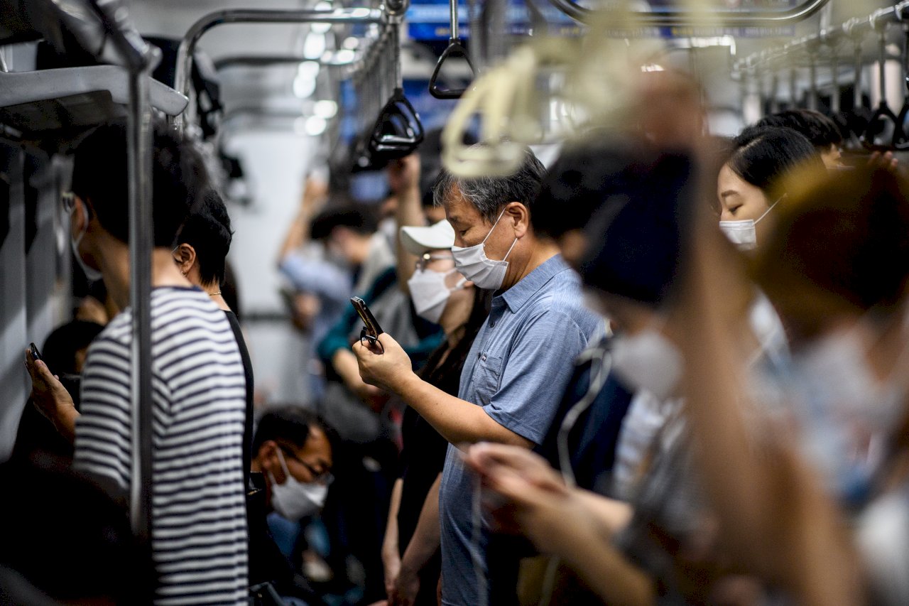 解封引發深夜交通大亂 首爾市地鐵6月起延長營運一小時