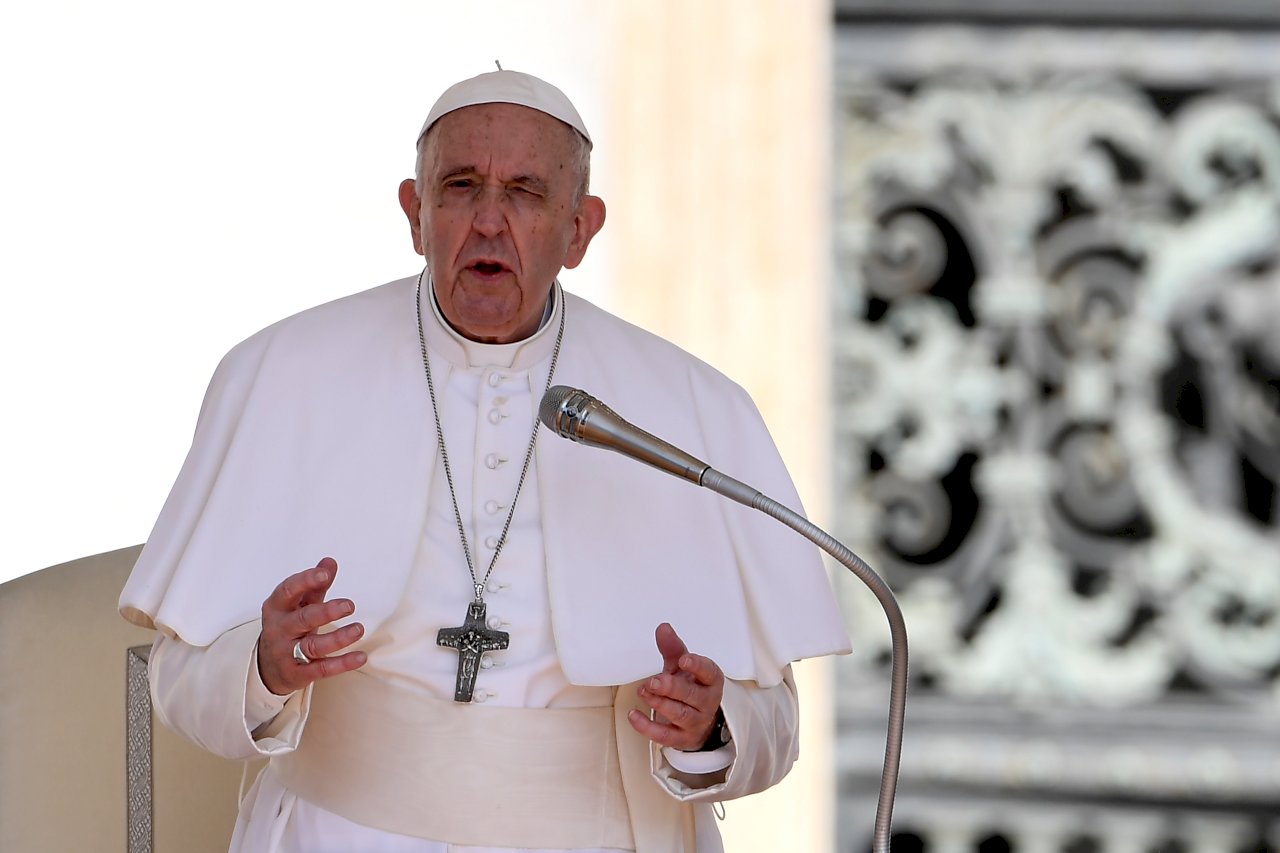 烏克蘭發現新大型墳塚 教宗譴責暴行