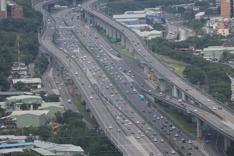 秋節返鄉 高公局估國道同路段明仍壅塞