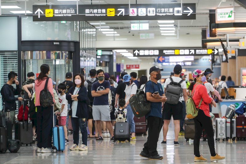 杜蘇芮颱風來勢洶洶 26日取消42架次國內線航班