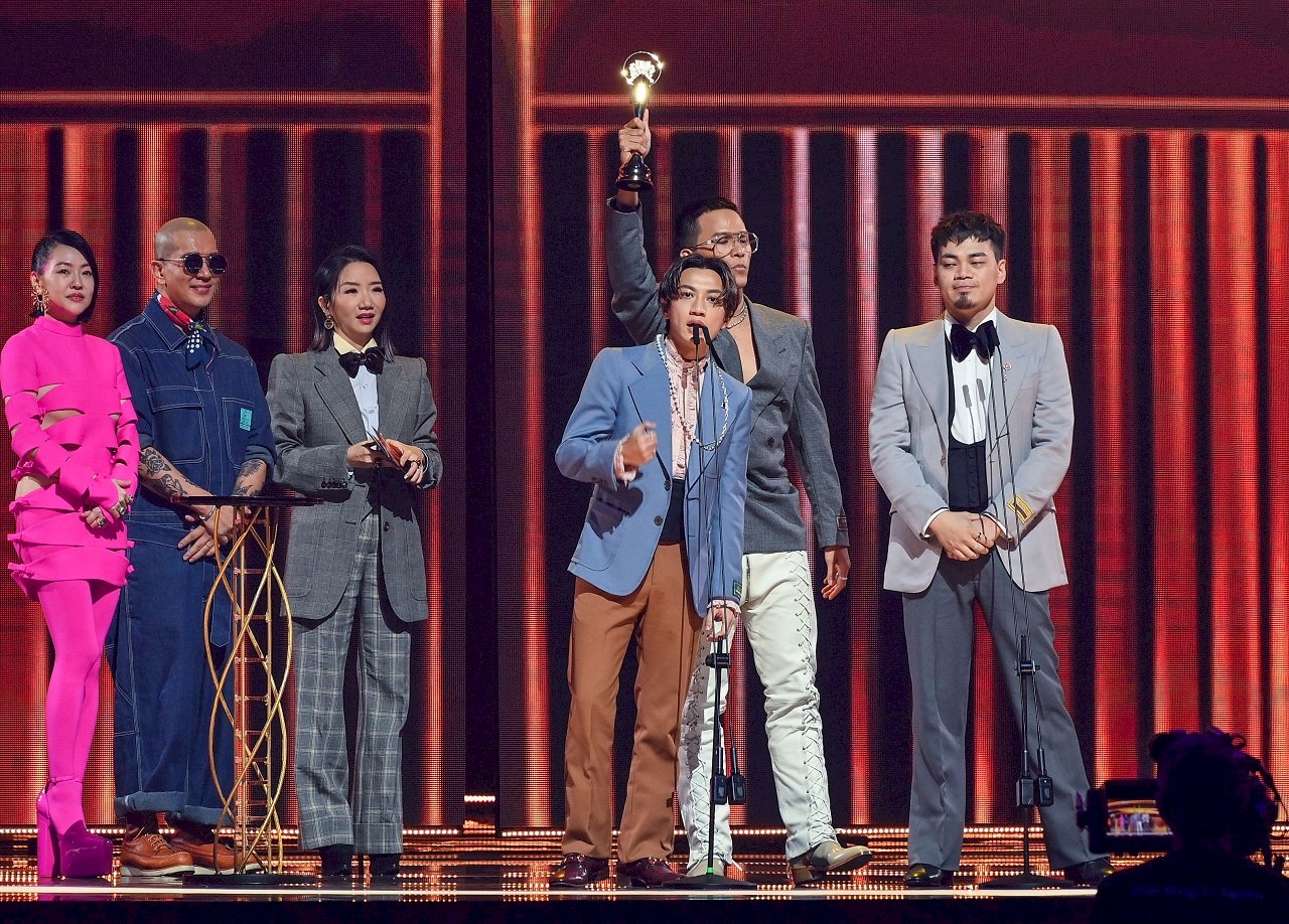 金曲33／茄子蛋摘第一個獎項  〈愛情你比我想的閣較偉大〉獲年度歌曲獎