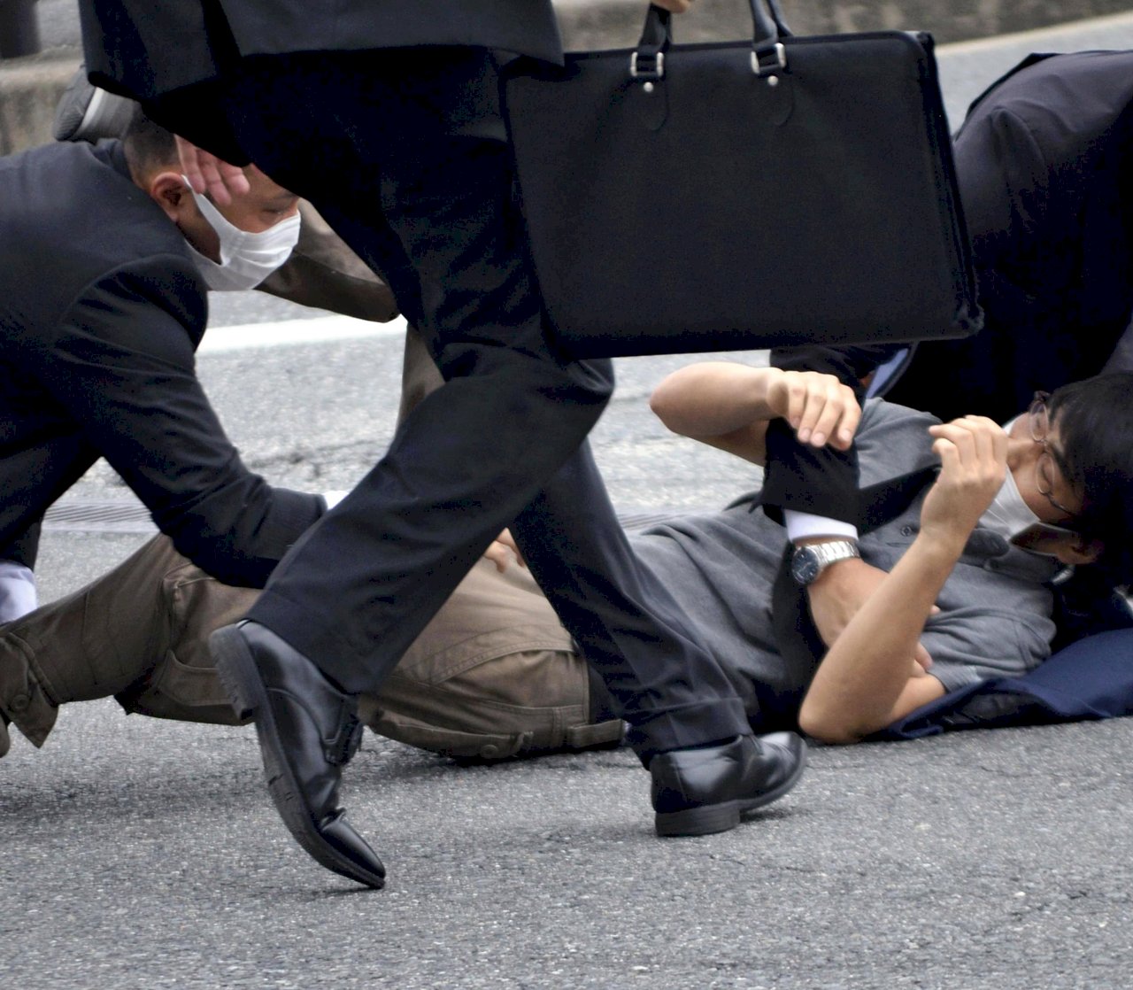 日本警方：凶嫌坦承以安倍為攻擊目標