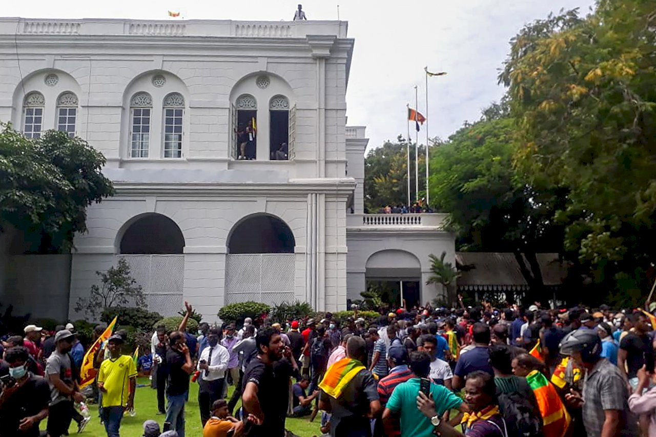 斯里蘭卡示威爆警民衝突 數千民眾衝進總統官邸