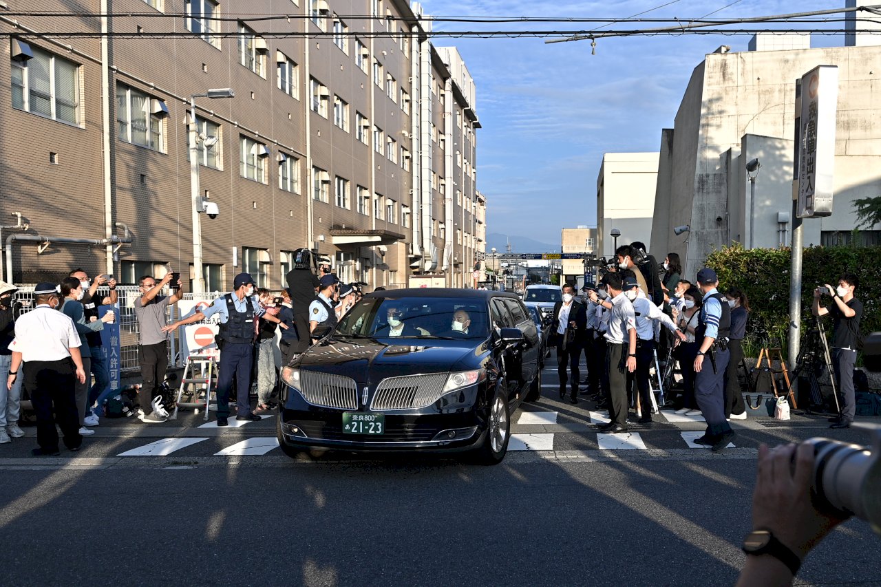 安倍遺體運回東京 日本舉國哀悼