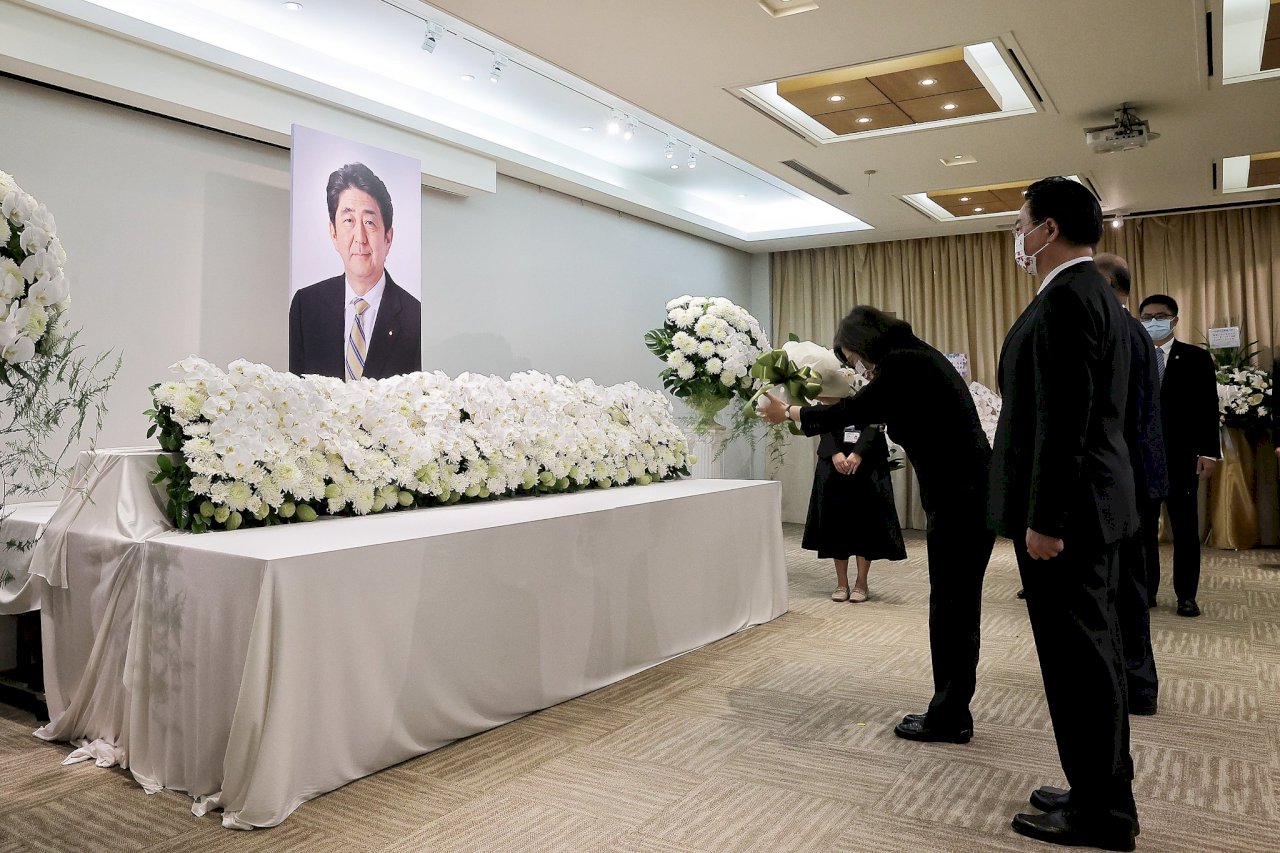 安倍為何受台灣民眾愛戴？ 日學者：他是日本少數主張「親台」的領導人