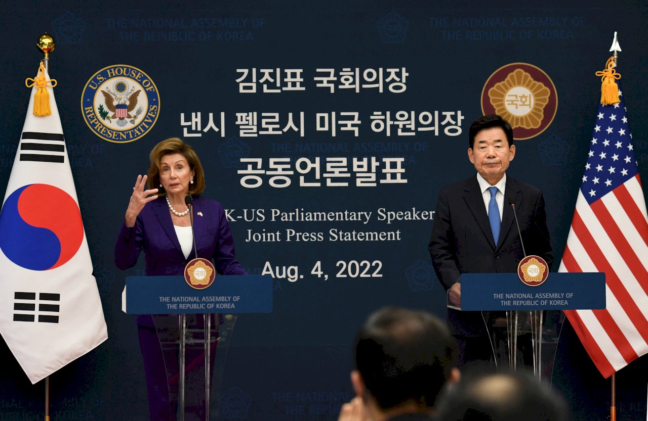 裴洛西會南韓議長 誓言支持北韓非核化