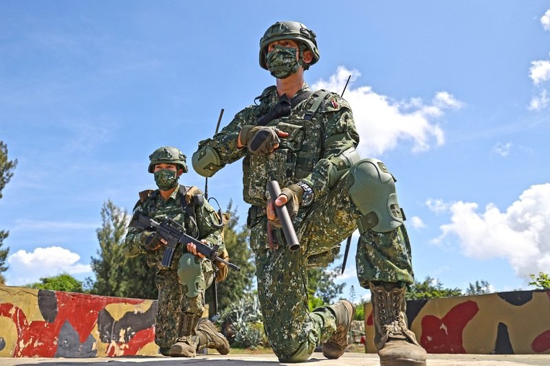 無人機又來  金防部發射信號彈警示