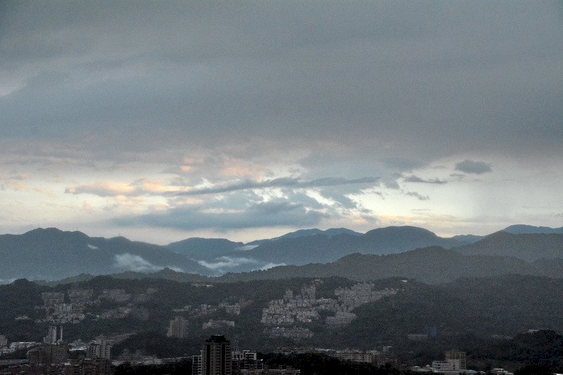 午後熱對流旺 苗栗縣等9縣市防大雨