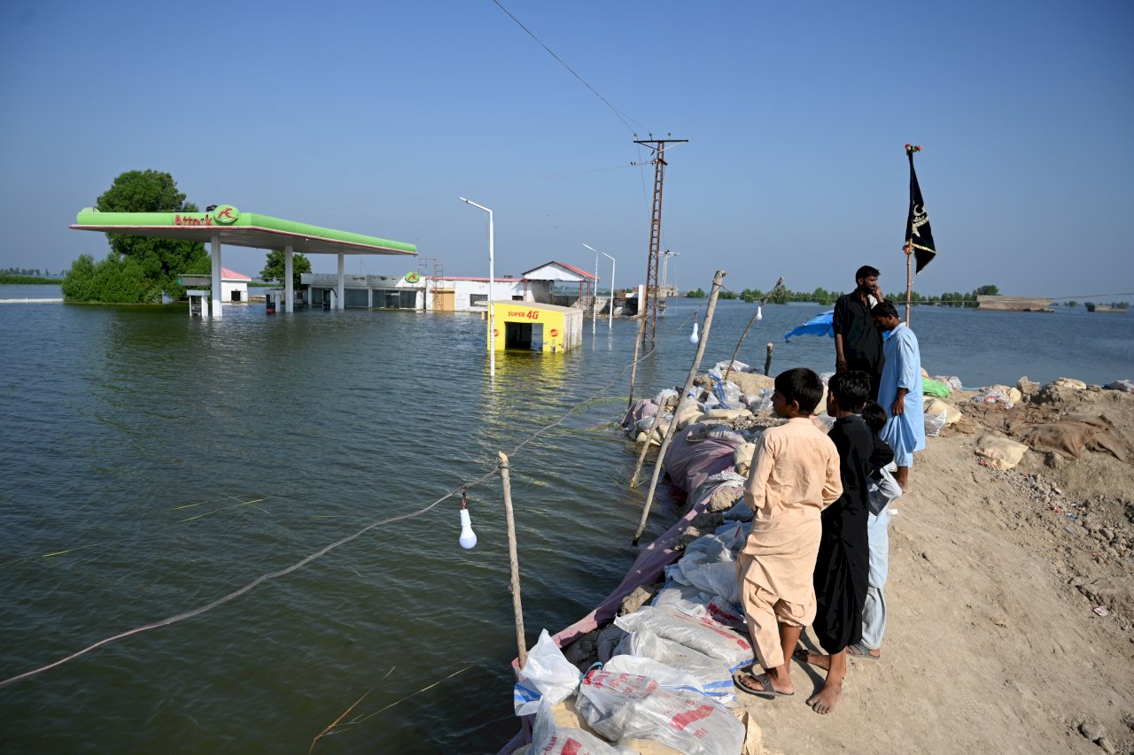 世紀洪災 巴基斯坦力保南部電廠不被淹沒