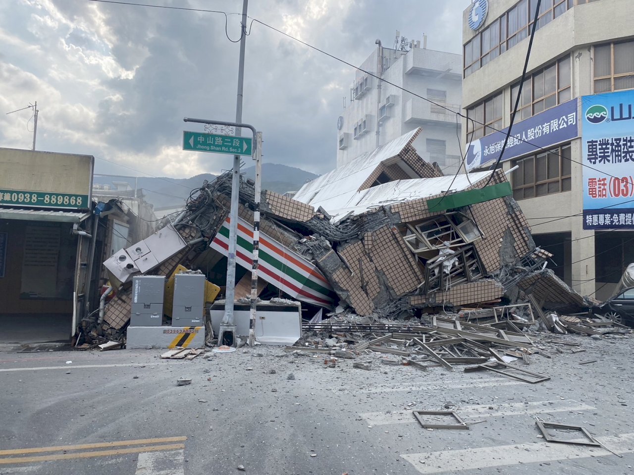 台東地震  花蓮7-11超商樓房塌4人受困