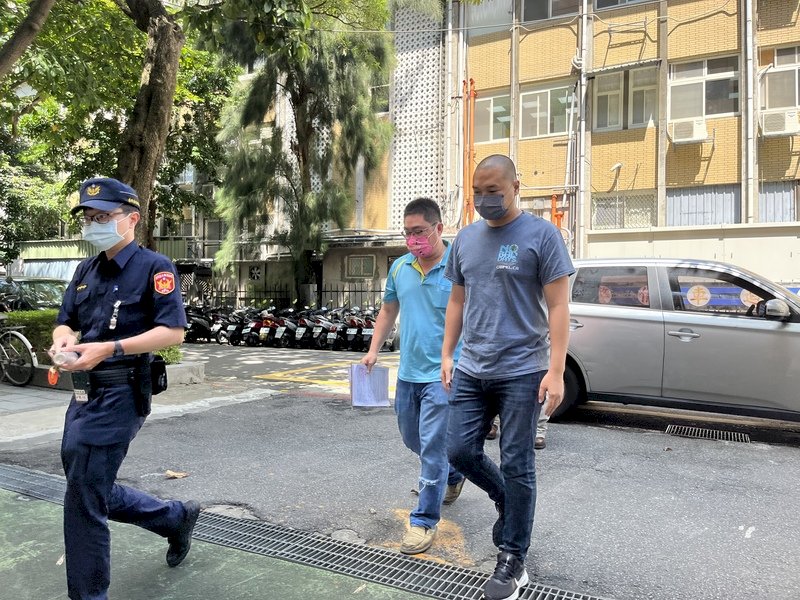 藍參選人不滿裁罰周玉蔻不公 朝NCC潑漆遭法辦