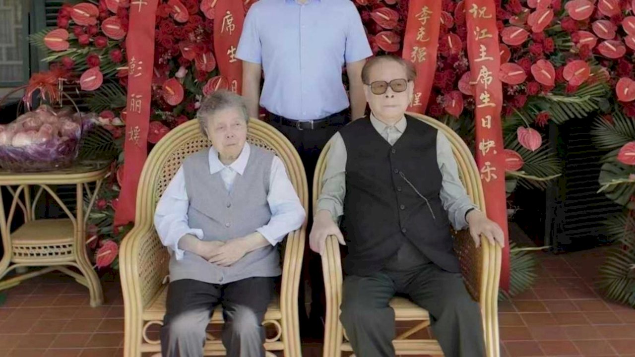中共20大前  網傳江澤民夫婦賀壽照