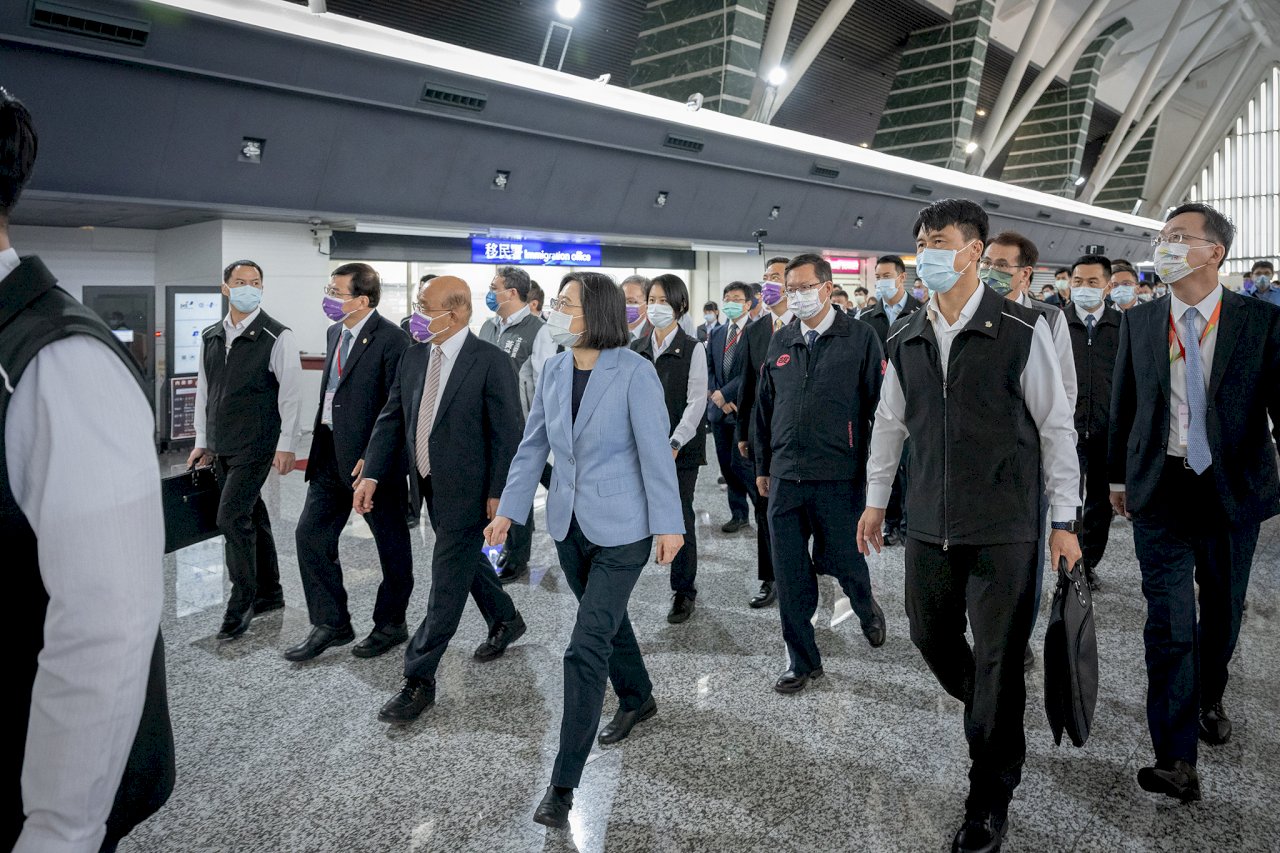 否認「閣揆保衛戰」 蘇貞昌：只有挑擔的人才知重量