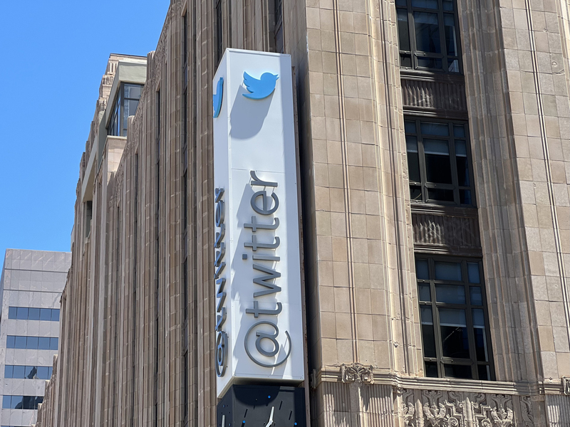 推特大規模解僱員工  馬斯克主導平台走向受關注