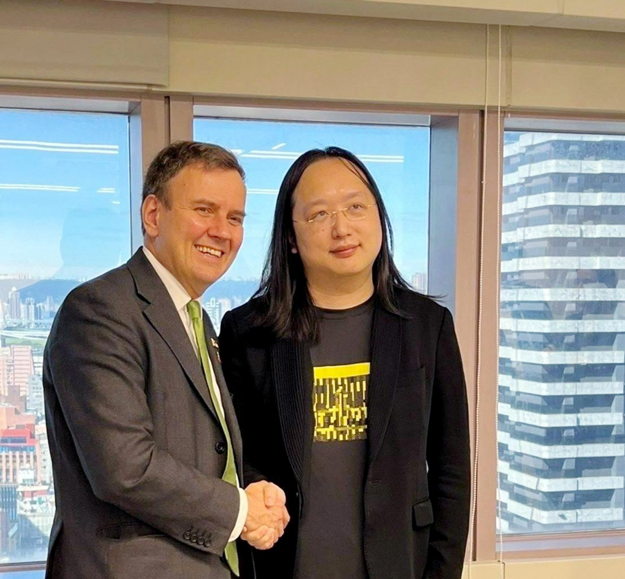 唐鳳接見英國貿部副部長 分享推動數位轉型作法