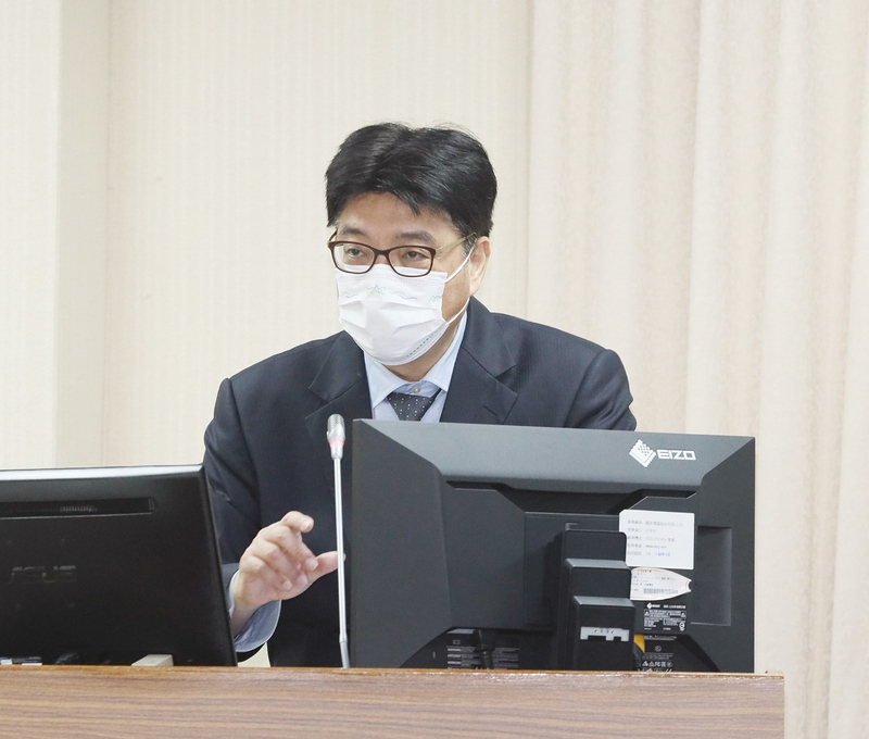 立法院外交及國防委員會24日邀請陸委會副主委邱垂正(圖)列席報告「G20峰會後國際關係變化對我國安影響」,並備質詢。中央社記者郭日曉攝 111年11月24日 (圖:中央社) 立法院外交及國防委員會24日邀請陸委會副主委邱垂正(圖)列席報告「G20峰會後國際關係變化對我國安影響」,並備質詢。中央社記者郭日曉攝 111年11月24日 (圖:中央社)