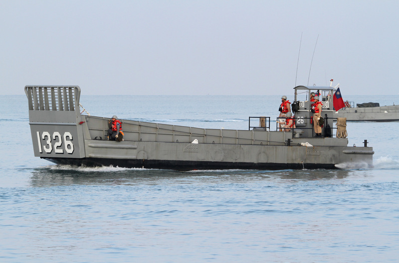 海軍一艘運補艇進水沉沒 艇上5人均安