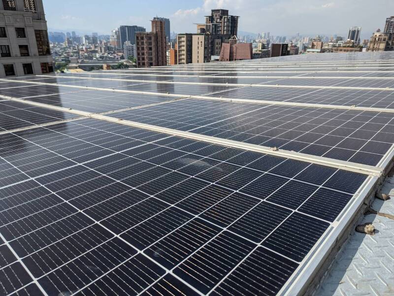 政院通過修法 新建物應設屋頂光電