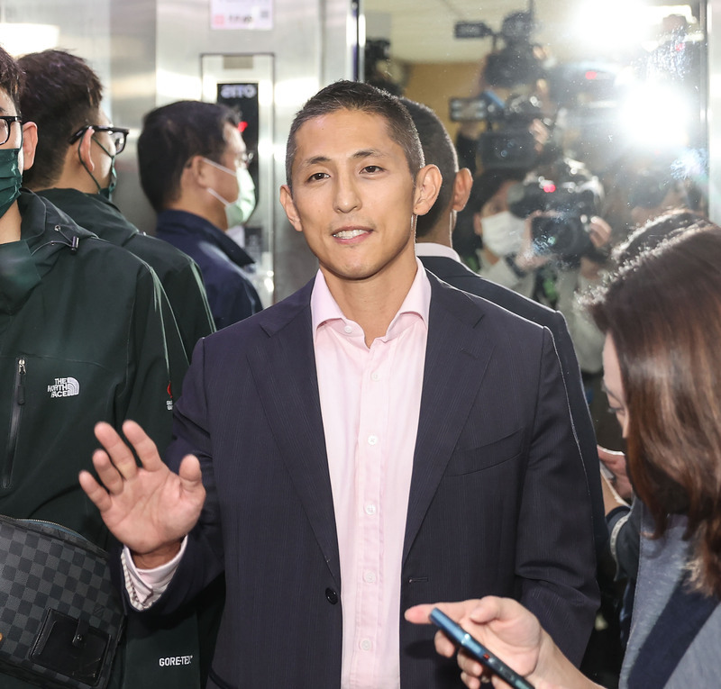 吳怡農完成立委補選登記 重申乾淨正面選舉