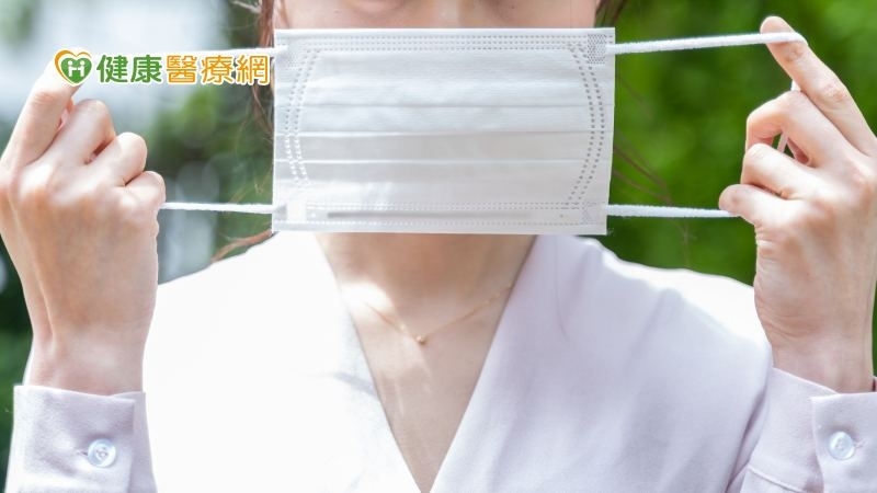 口罩令鬆綁 室內室外如何區別?哪些情形可脫罩?