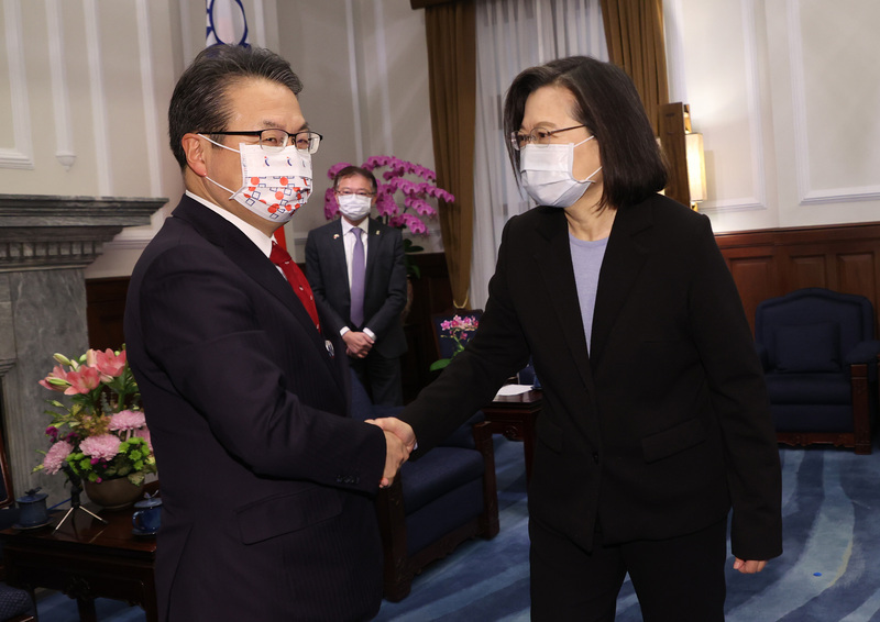 接見世耕弘成 總統：台灣調整兵力結構 共護區域和平