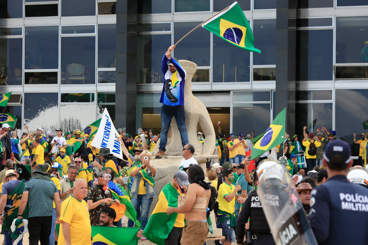 巴西總統魯拉指控波索納洛 籌畫發動1/8政變