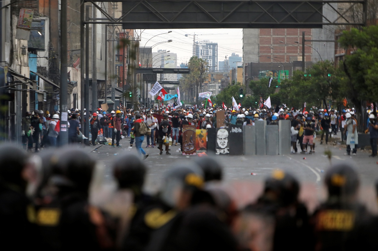 抗爭者之死加劇群眾憤怒 祕魯總統再促國會提前大選