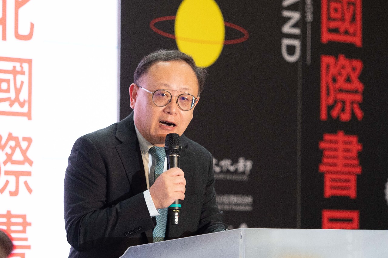 新文化部長史哲談心情：不要只看書封就決定好壞