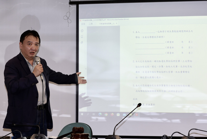 綠營高層評估：侯砸大錢仍老三 審慎看待藍白合
