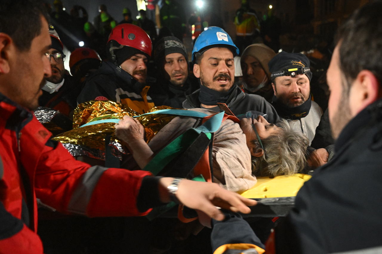 土敘強震死亡逾4萬 再傳9人奇蹟獲救