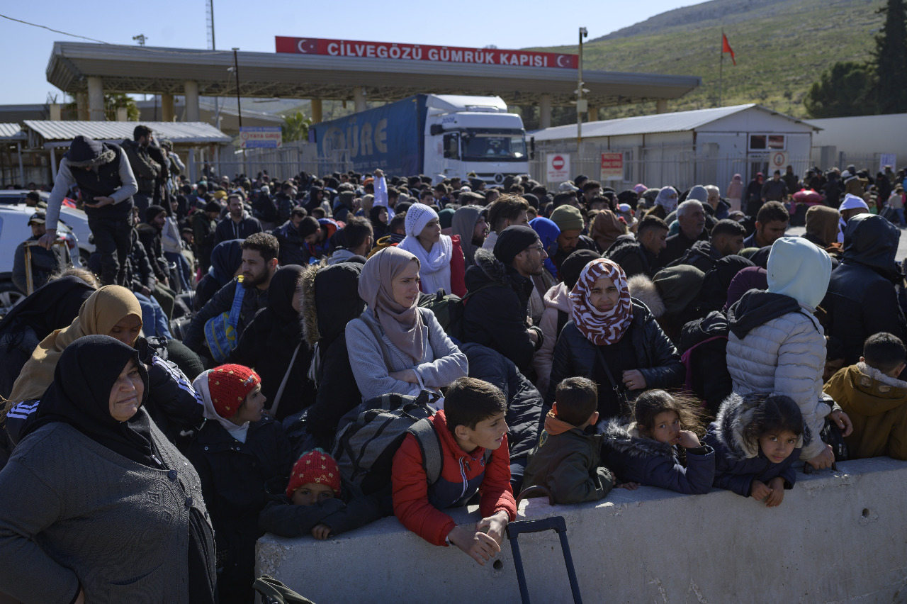 地震後逃離土耳其 敘利亞難民湧入邊界