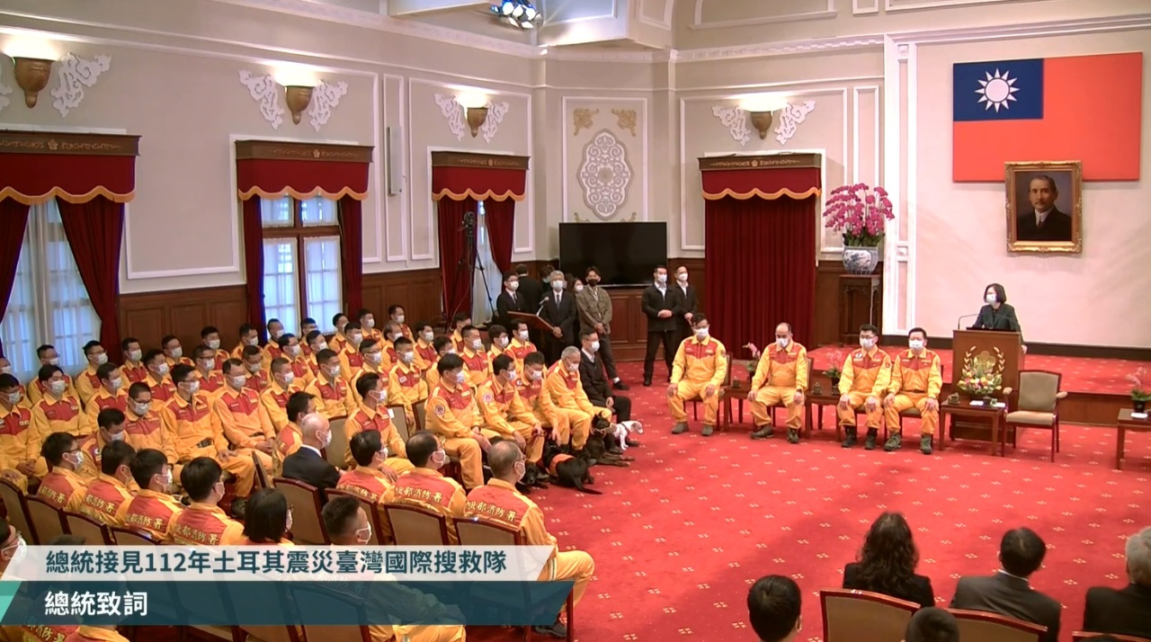 頒贈榮譽獎章 總統感謝台灣搜救隊讓世界看到台灣