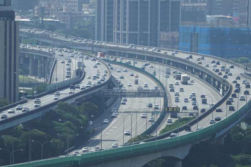 二二八收假日 國5北上壅塞 西部幹線午後現車潮