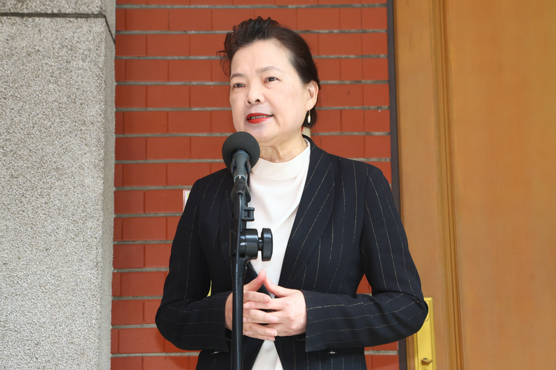郭台銘拋2030全面換電動機車 王美花：財政支出恐破兆