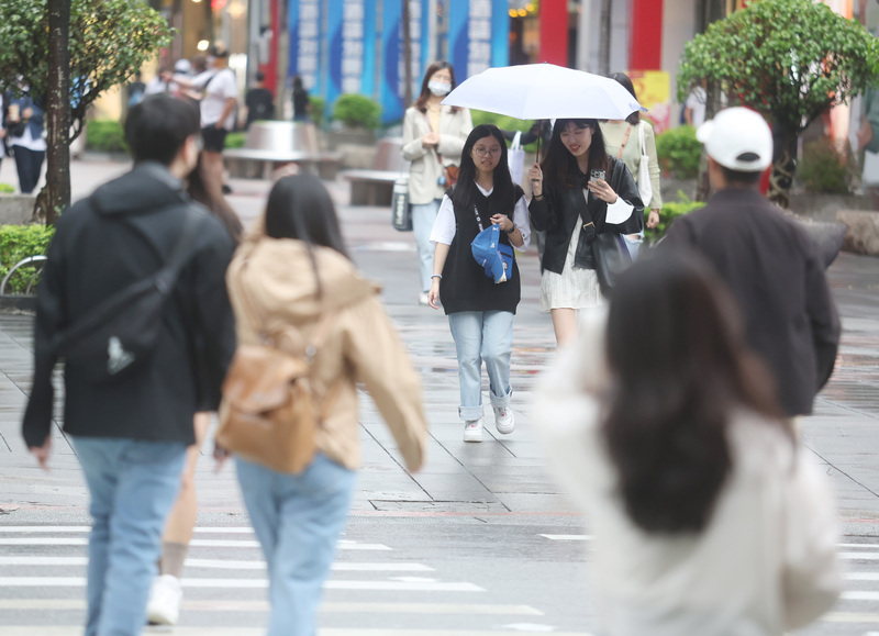 暖溼悶熱不穩定南高上看36度 午後局部大雨
