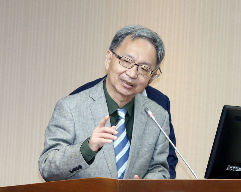 薛瑞元：新冠改類、指揮中心退場兩者同步 待政院宣布