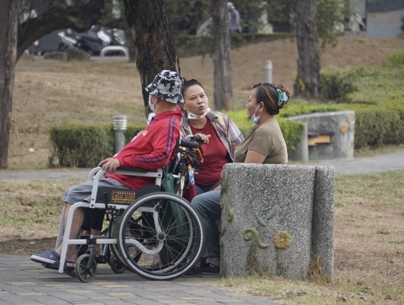 外籍看護技能語言不到位 長照家屬籲政府別踢皮球