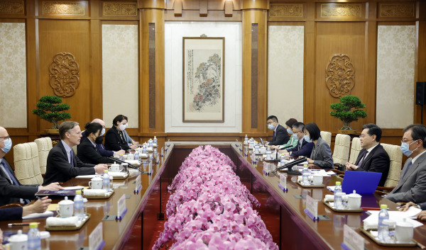 秦剛、勃恩斯各說各話 美中重建溝通管道不容易