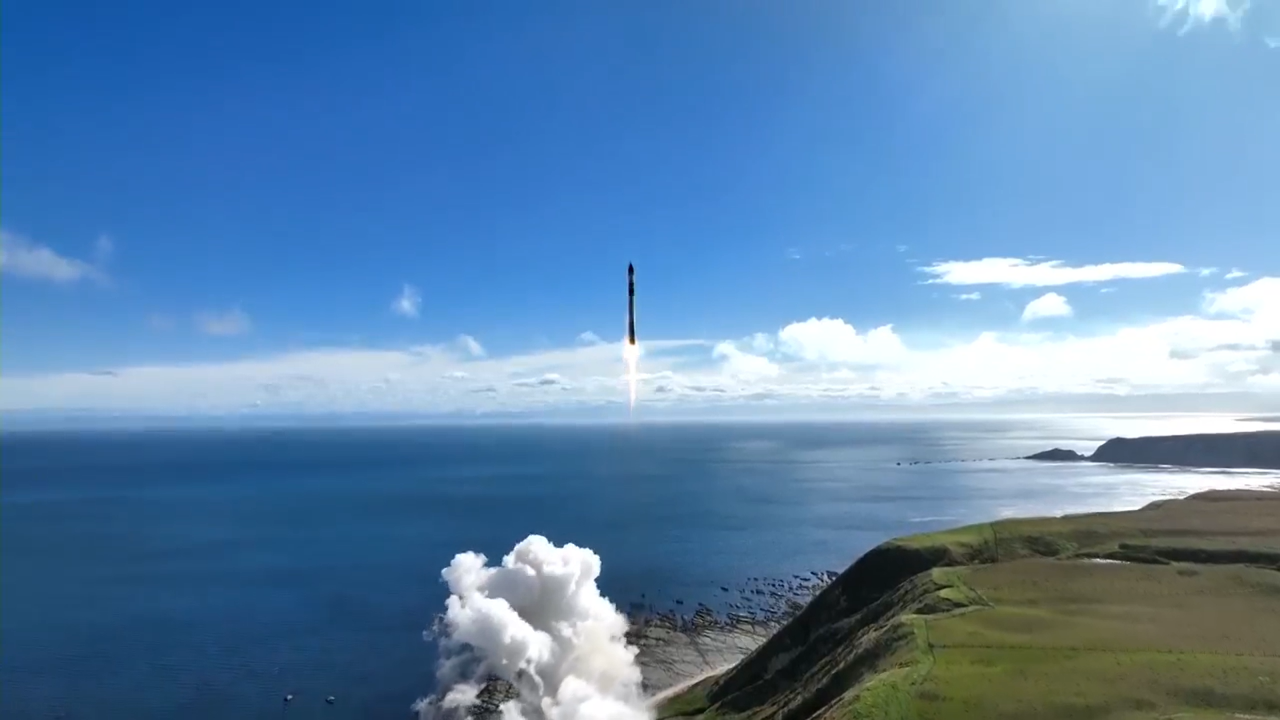 NASA成功發射2顆氣象衛星 可改善風暴預測