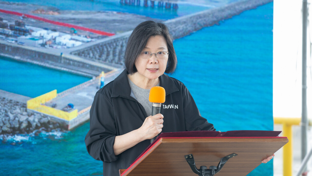 視察緊急海淡機組 總統：開發多元水源 將推動常設海淡