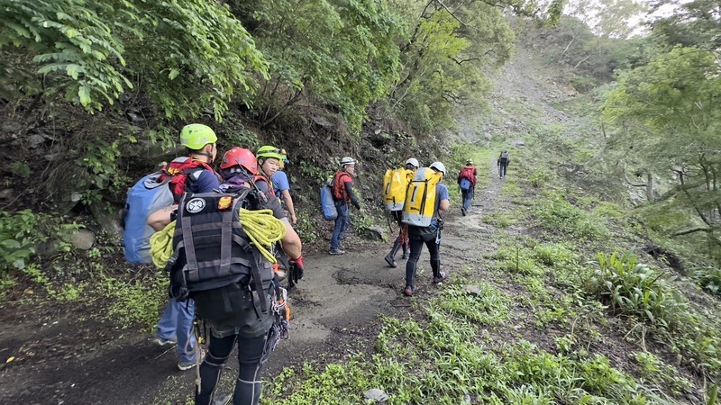 溯溪團大雨受困屏東飛龍瀑布  5待援5失聯