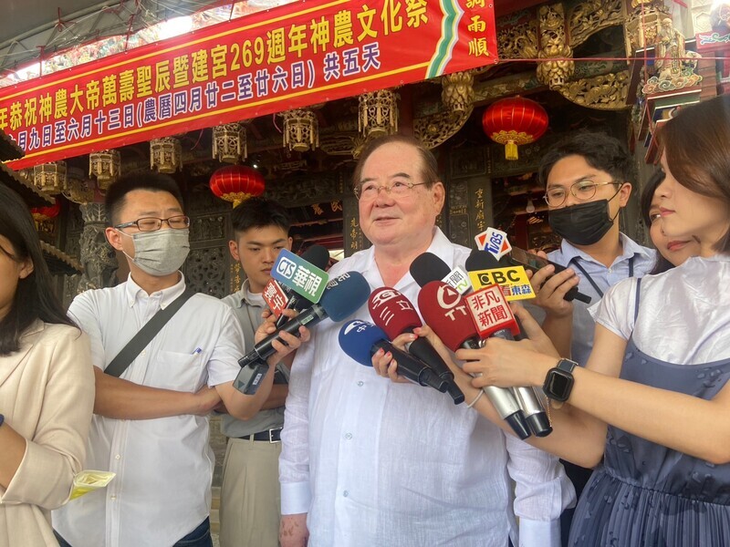 宴請藍營大咖挺侯 李乾龍籲朱立倫擔起整合郭責任