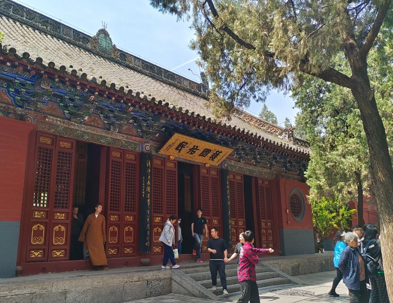 年輕人拜佛尋心靈慰藉 中國寺廟經濟將突破4千億