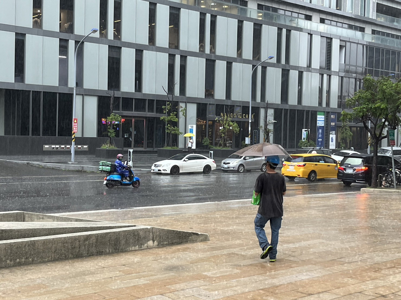 中南部局部大雨豪雨 高溫炎熱花蓮縱谷38度
