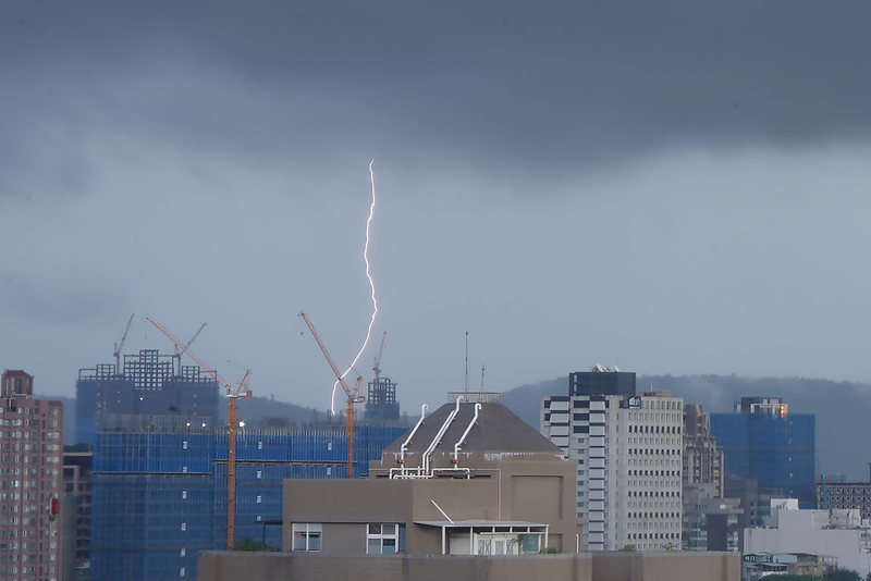 大雷雨影響松山機場午後2度暫停起降- 新聞- Rti 中央廣播電臺