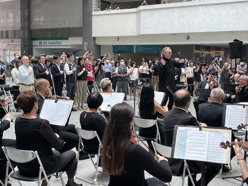 烏克蘭交響樂團在台灣 記者會演奏望春風