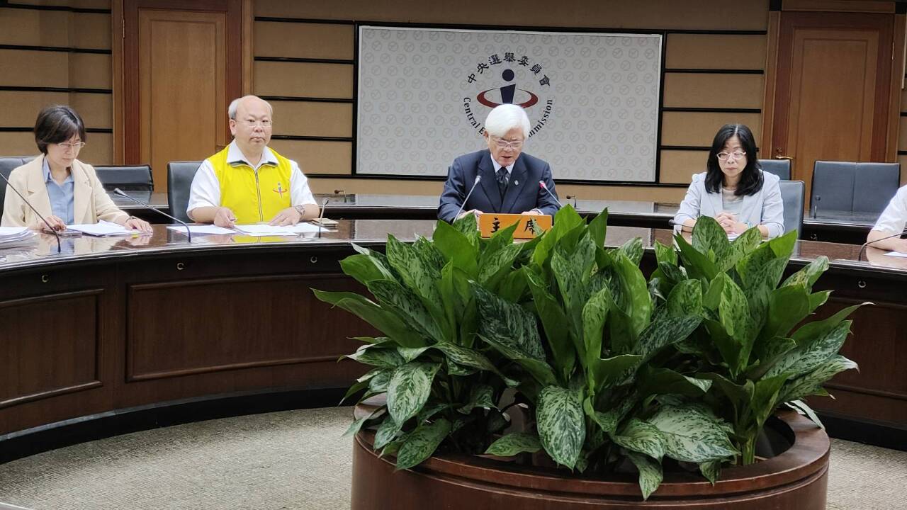 郭台銘連署 李進勇：身分證影本須浮貼於切結書
